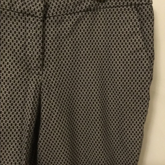 Simons Contemporaine Black Patterned Capris - Sz 8 - Picture 2 of 3